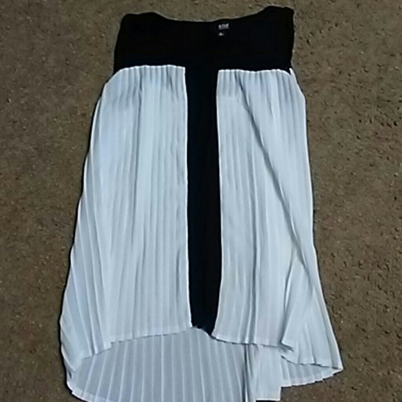 3 blouses for 10 dollars - Picture 2 of 4